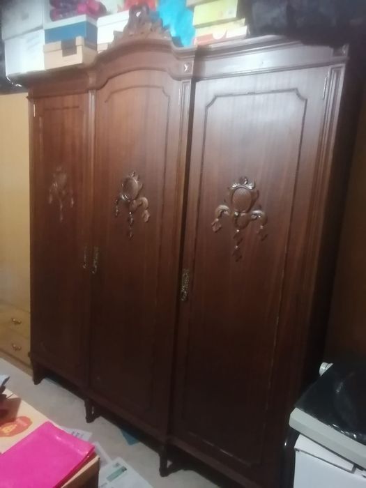 Roupeiro antigo três portas