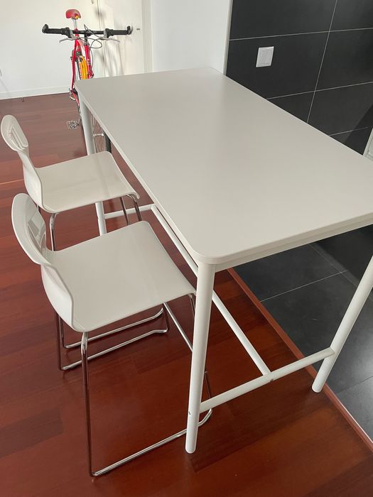 mesa e cadeiras da Ikea