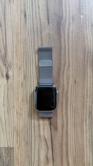 Apple Watch Series 8 GPS + Cellular aço inoxidável