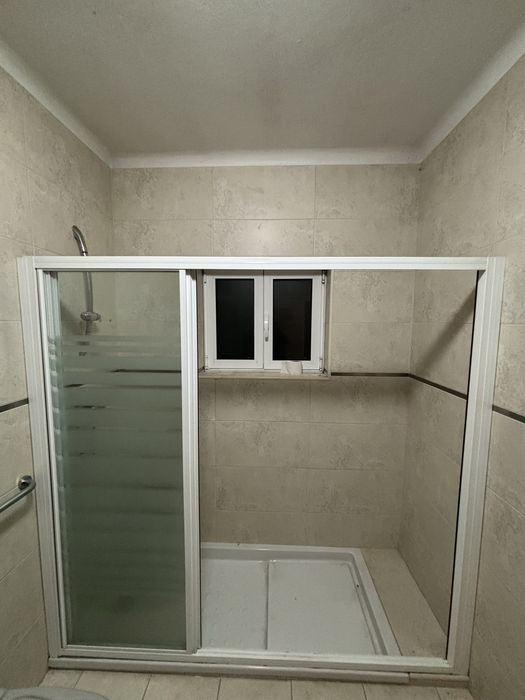 Resguardo de aluminio e vidro