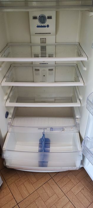 Продаю холодильник Whirlpool 4000 грн