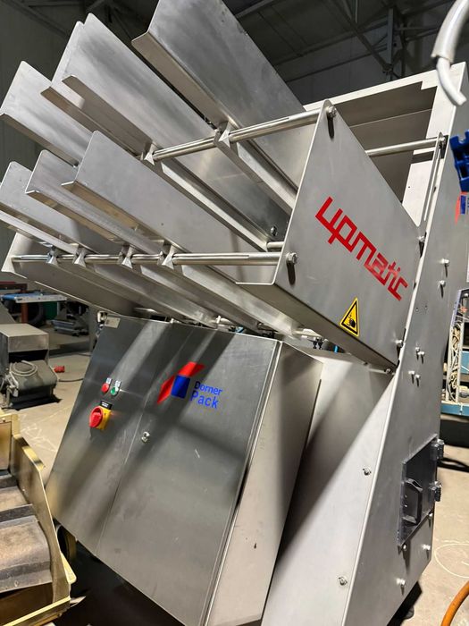 Upmann podajnik do tacek punetek