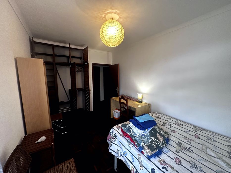 Alugo quarto em Angra do Heroísmo