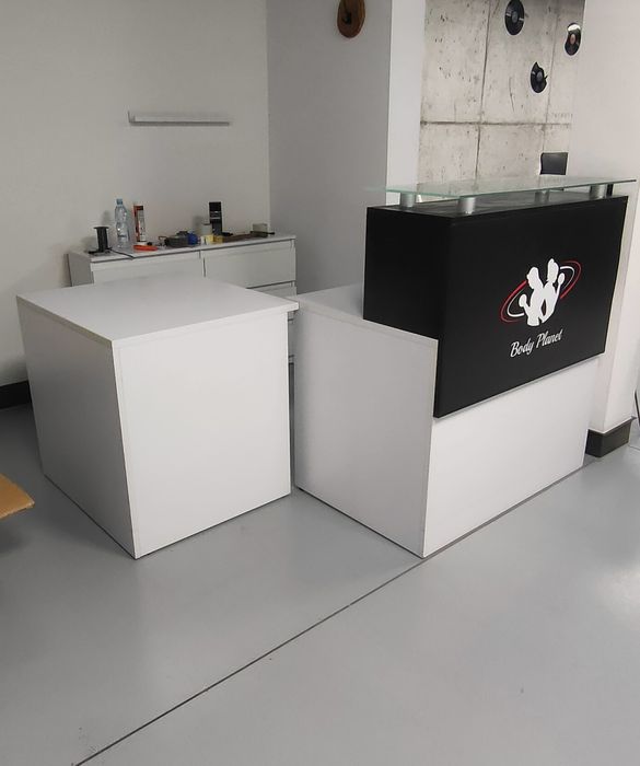 Lada recepcyjna z półką + Gratis!