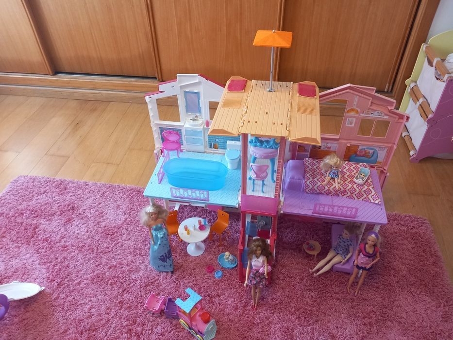Casa da barbie mais bonecas