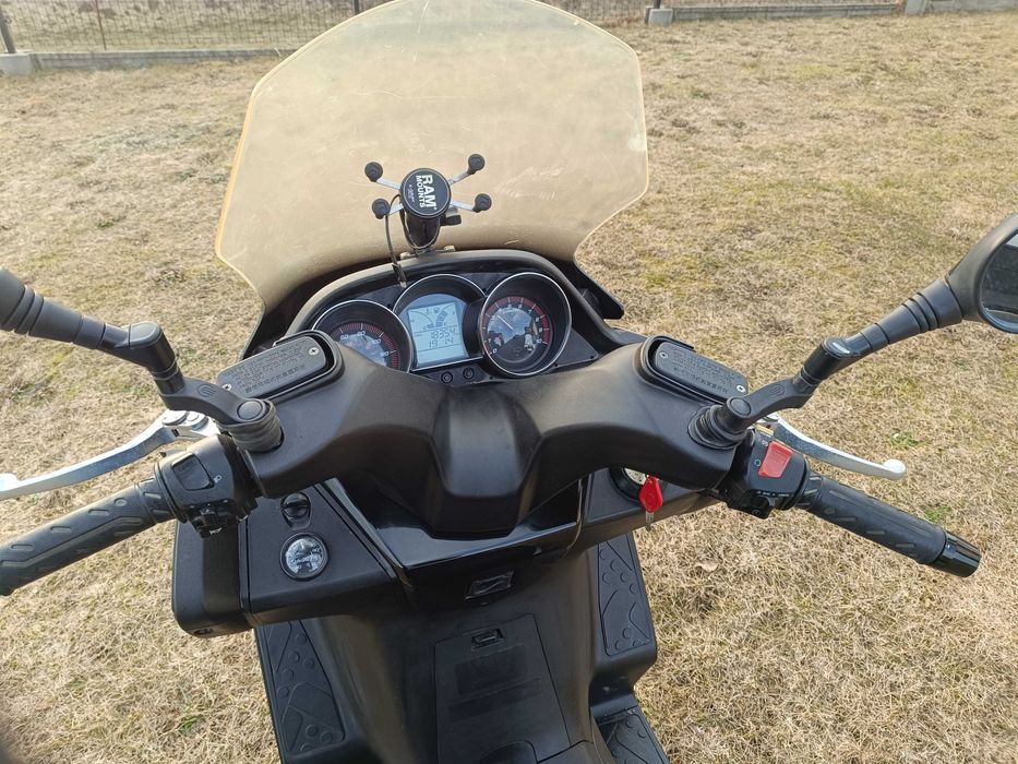 Maxi skuter Kymco Downtown 125. Rok 2011 przebieg 18tys. Z Niemiec