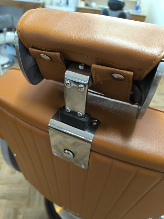 Cadeiras barbeiro TAKARA BELMONT semi-novas