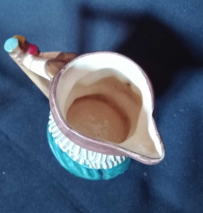 Caneca pequena antropomórfica