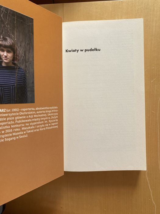 Kwiaty w pudełku Karolina Bednarz