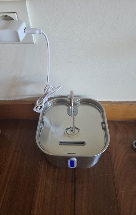 Fonte inox para gato