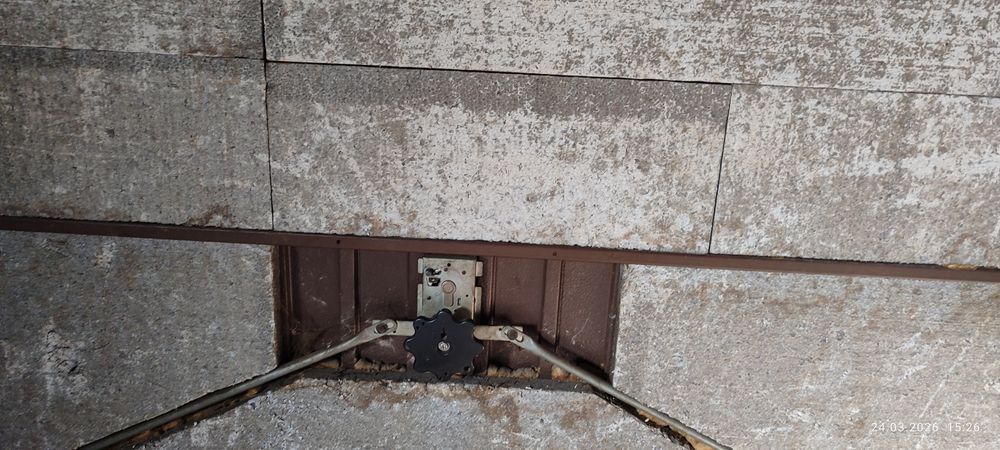 Brama stalowa uchylna