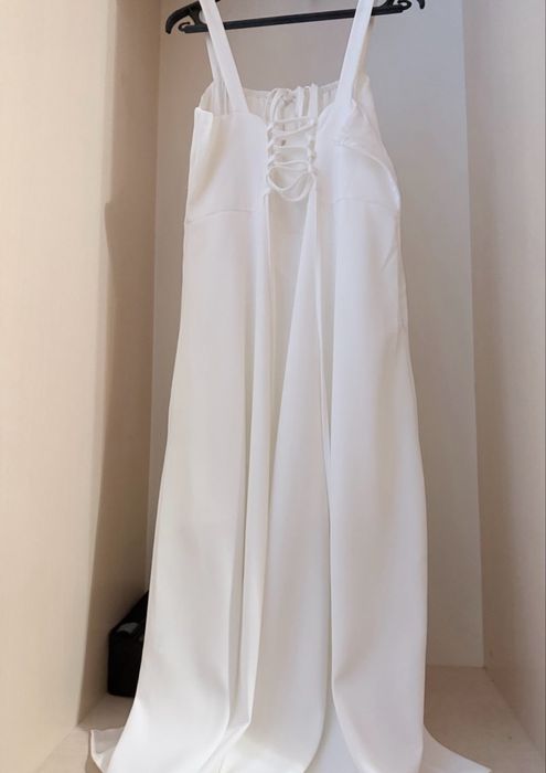 Жіноче біле плаття