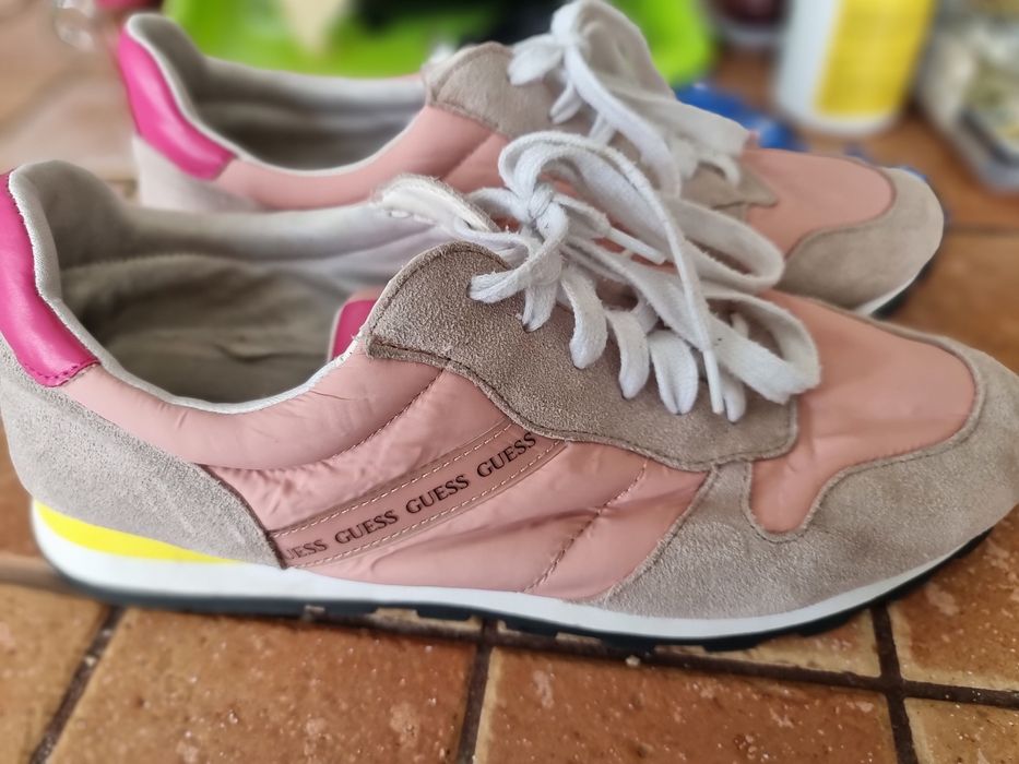 Sneakersy guess r.40 stan dobry do wyprania