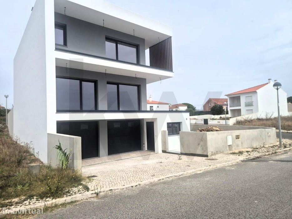 Moradia Independente em Santo Isidoro com Piscina ( Em Conclusão )