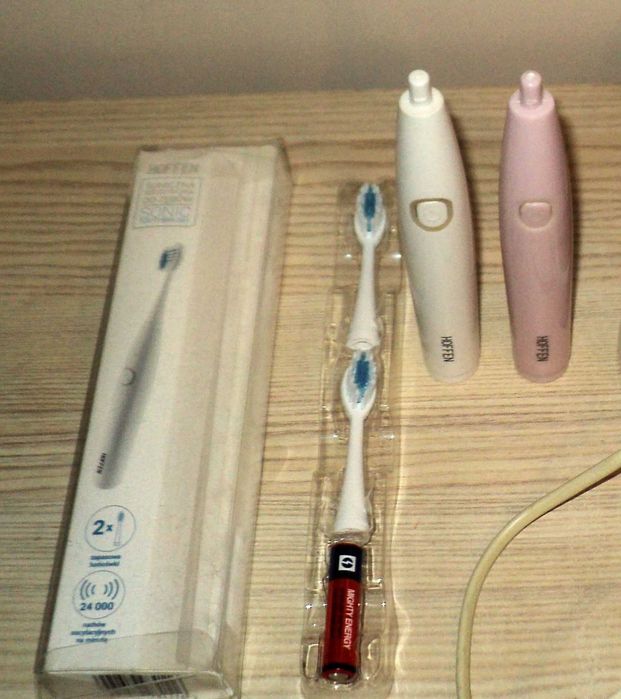 2 używane szczoteczki soniczne Hoffen na baterie + 2 nowe końcówki.