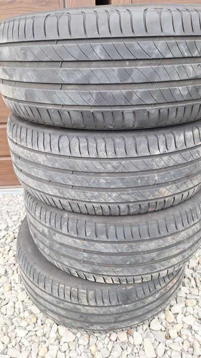 2022 Michelin Primacy 4 215/50/17