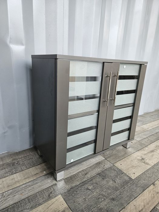 Szara szafka pod umywalkę z wycięciem
