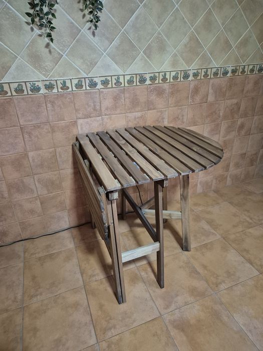 Conjunto de mesa + 2 cadeiras em madeira – ótimo estado