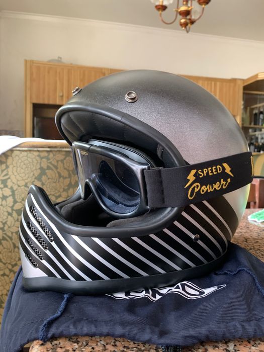 Capacete DMD retro, apenas usado duas vezes