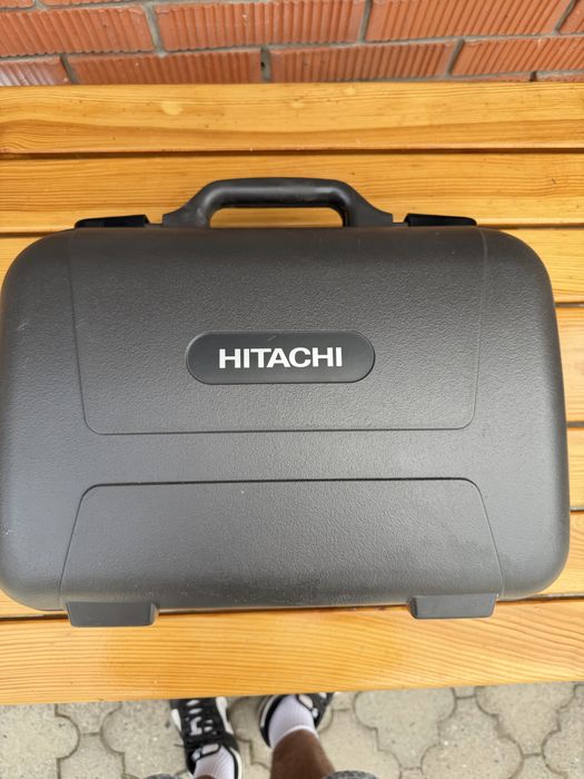 Видеокамера Hitachi VM-2580E в пластиковом кейсе