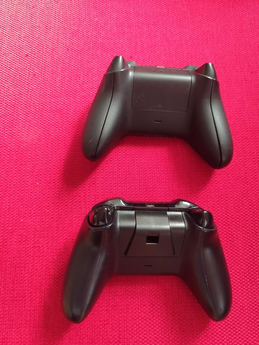Xbox One X 1TB dwa pady, okablowanie plus gra Mafia 3