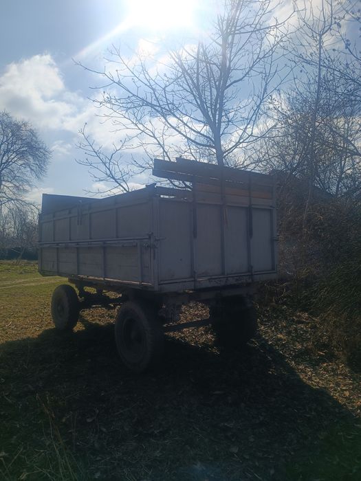 Продається прицеп до трактора з нарощеними бортами.