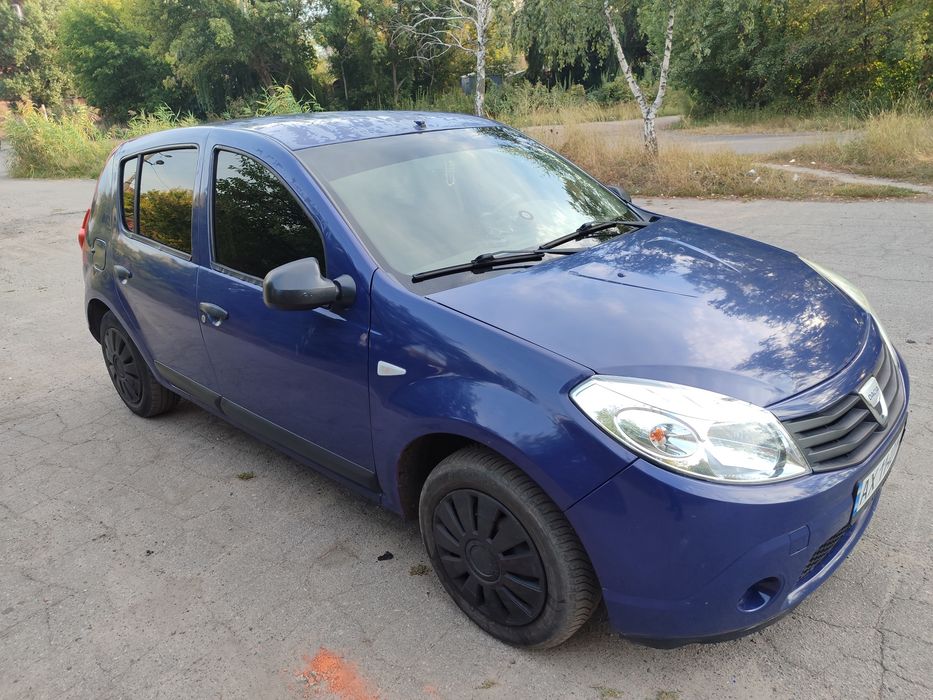 Продам автомобіль Дачія Сандеро