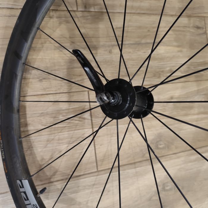 Rodas  ZIPP carbono e lenticular