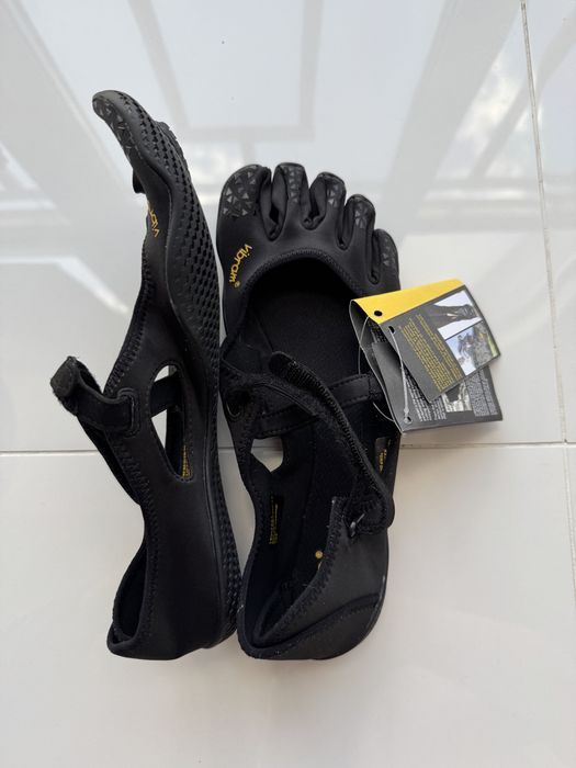 Босоніжки Vibram Fivefingers 38 нові без коробки