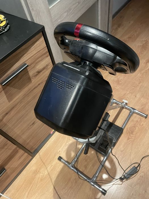 Thrustmaster T150 + pedały + stojak – kompletny zestaw
