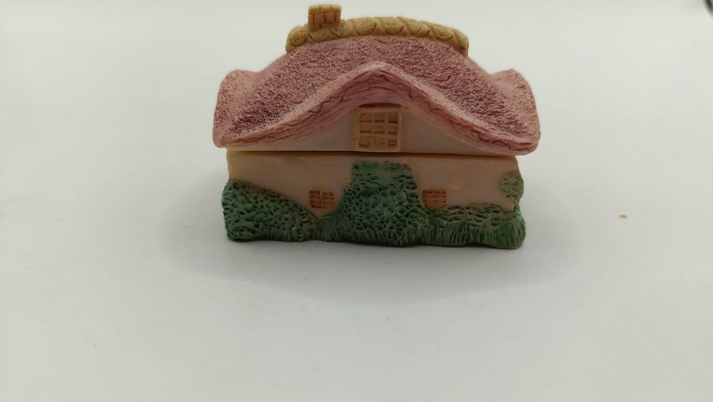 Mały domek puzderko dekoracja figurka