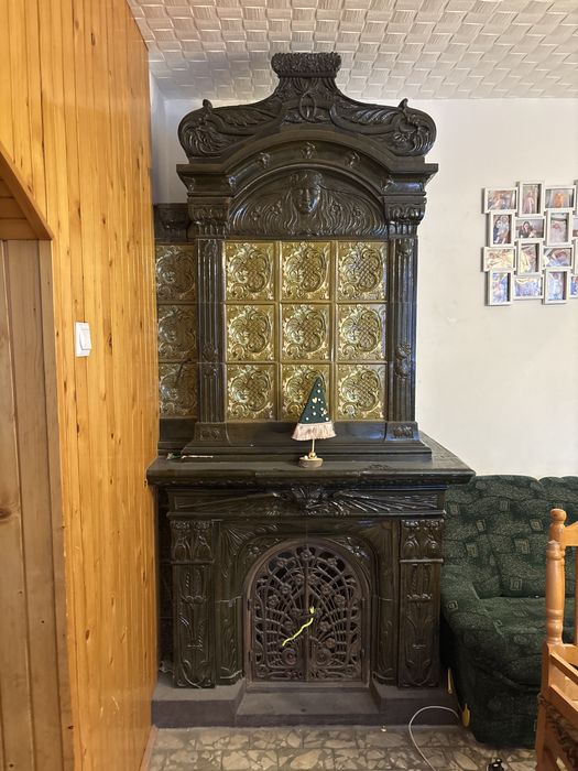 Stary zabytkowy piec kachlowy