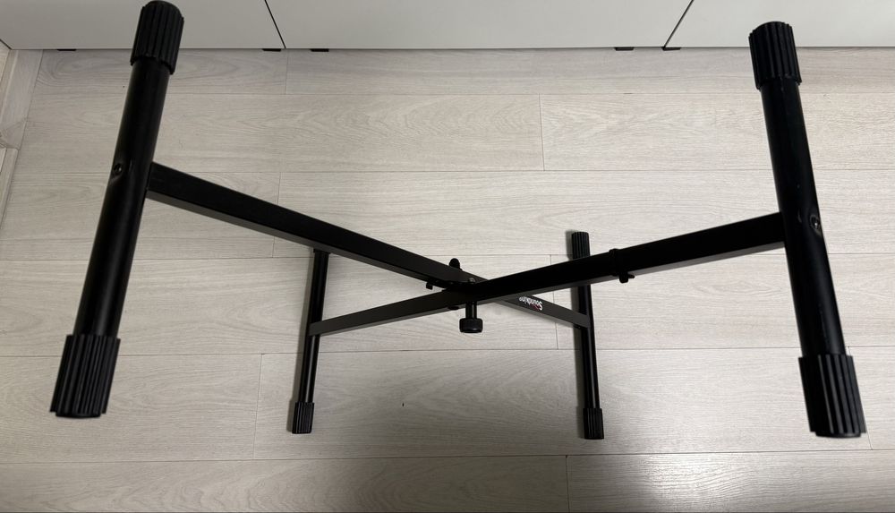 Синтезатор Yamaha PSR-E373 + стійка клавішна, блок живлення.