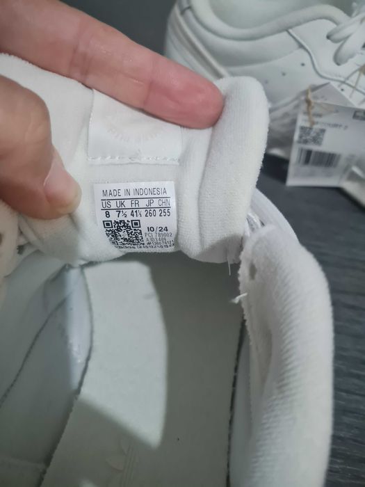 Adidas brancas e bejes