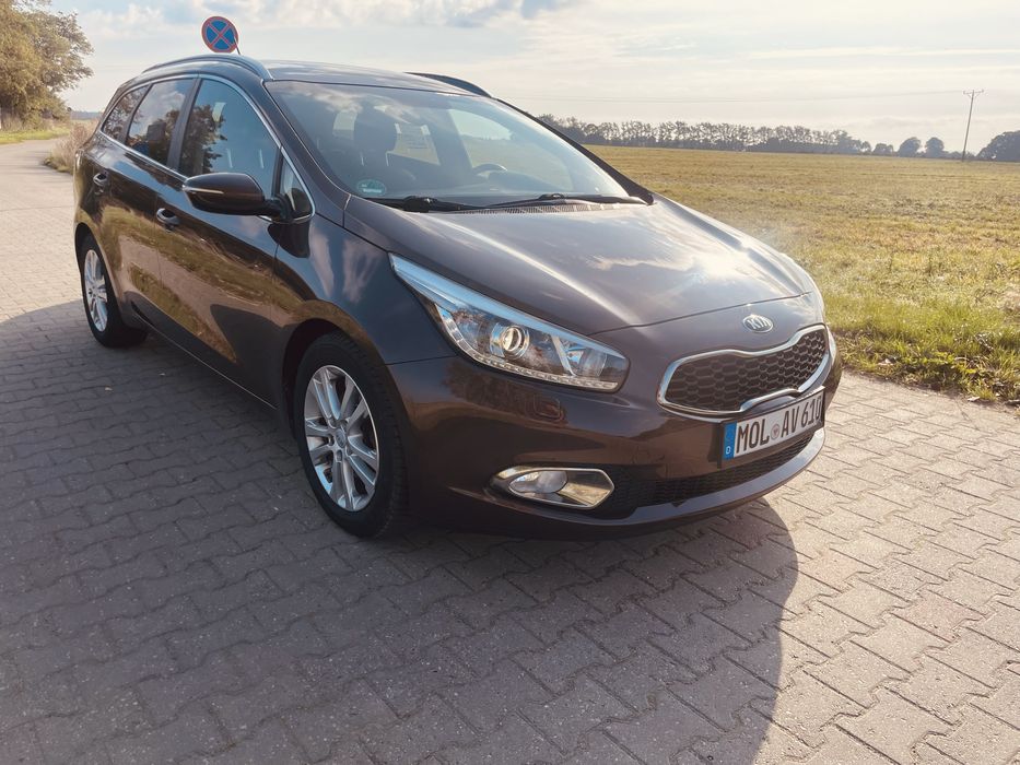 KIA CEED  1.6 CRDI    cee’d Xenon  Navi