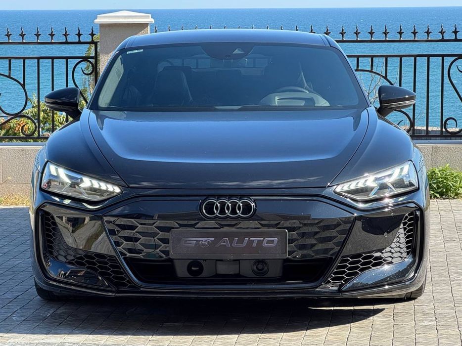 Продам срочно Audi RS e-tron GT