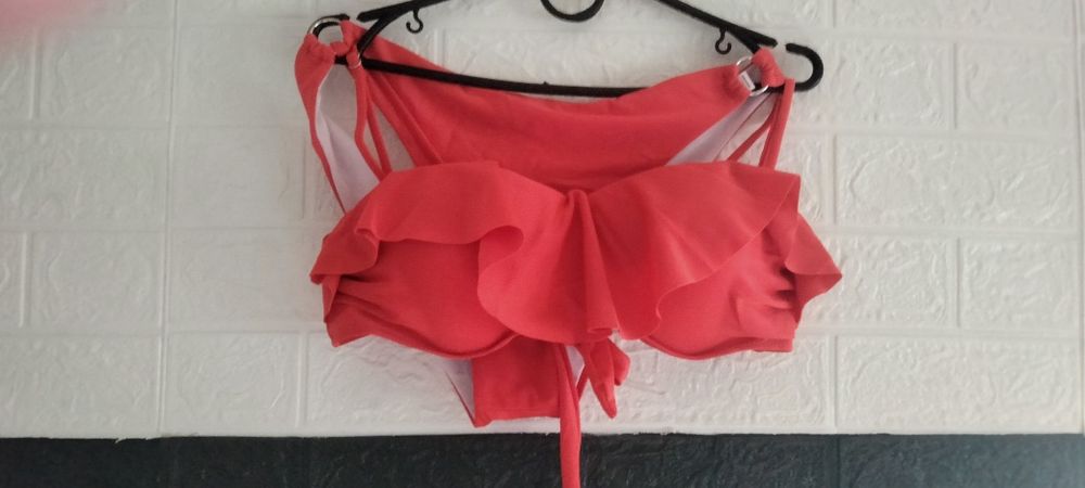 Купальник алого кольору