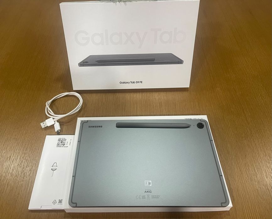 Samsung tab s9 Fe + extras