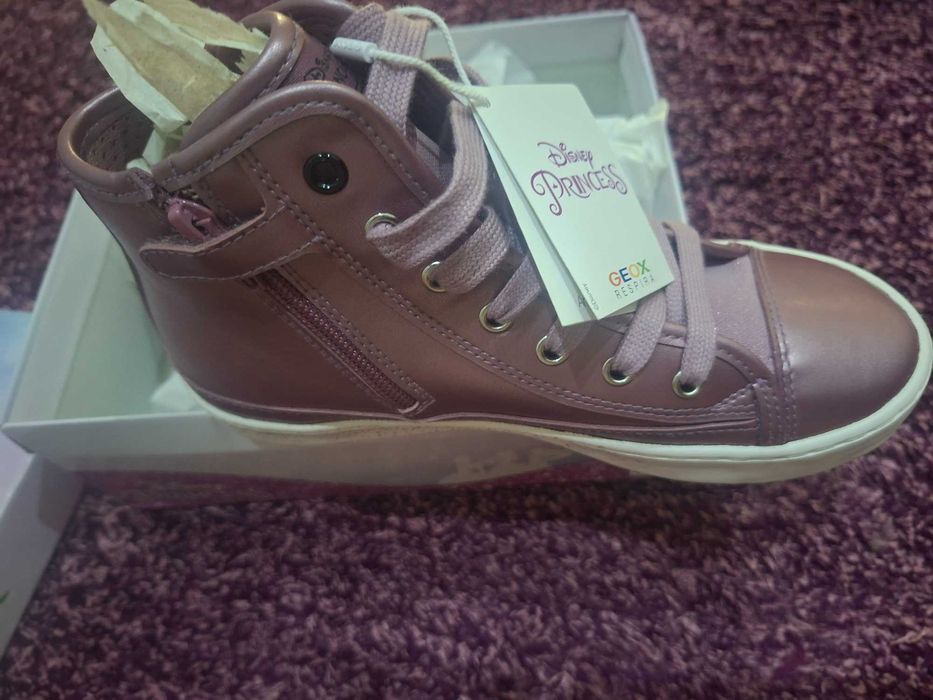 Sapatilha e botas geox menina nova com luz