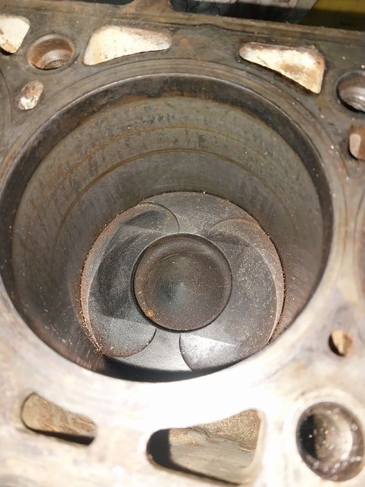 Блок циліндрів мотор Мерседес Спрінтер мот. 2.7 om612