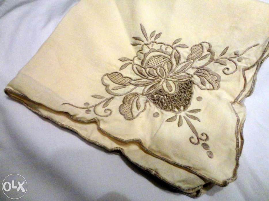 Toalha de mesa bordada da Ilha da Madeira