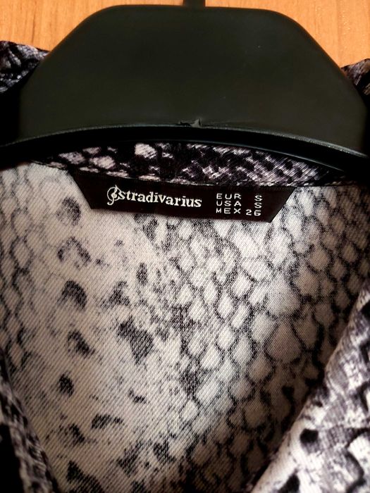 Sukienka wężowa Stradivarius wąż szaro czarny roz S oversize