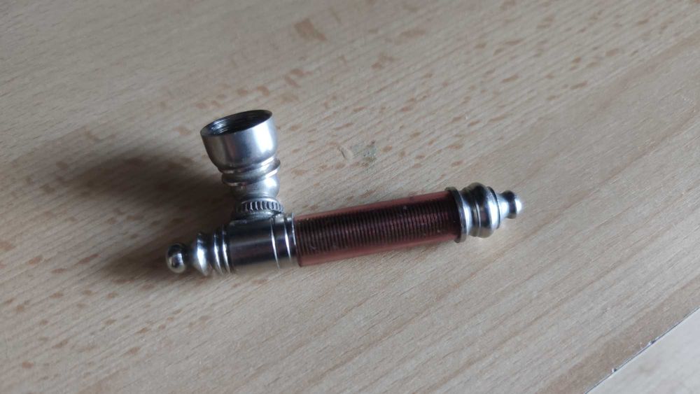 Cachimbo de metal e rede novo
