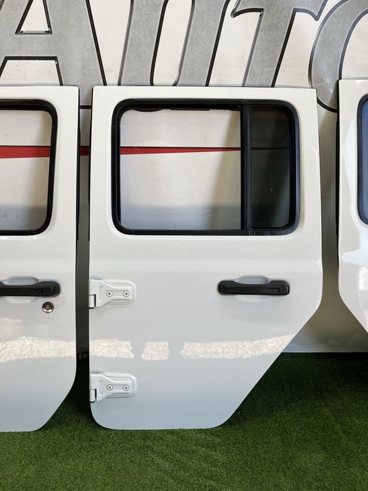 Двери правые левые передние задние на Jeep Wrangler JL 2018-2024