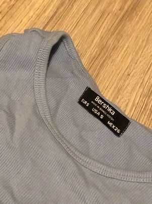 Crop Top jasnoniebieski (Bershka)