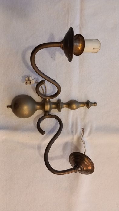 Candeeiro de parede antigo