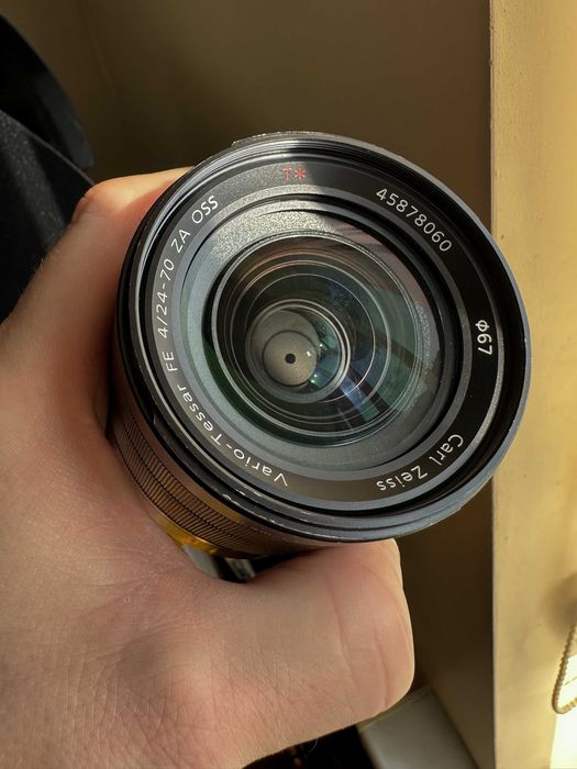 Об'єктив Sony FE 24-70mm f/4.0 ZA OSS Vario-Tessar T