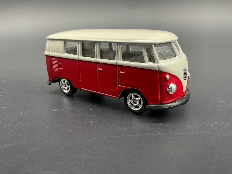 Metalowy model VW Microbus (1962) - WELLY, rocznik 1962, czerwono-biały