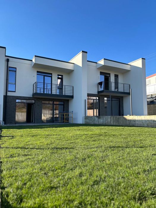 Власник продає. 2 поверхові таунхауси з ділянкою на 4 сотки