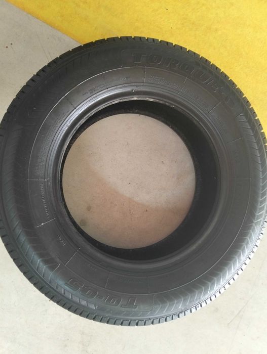 2 Pneus para carrinha 215 70 R15C